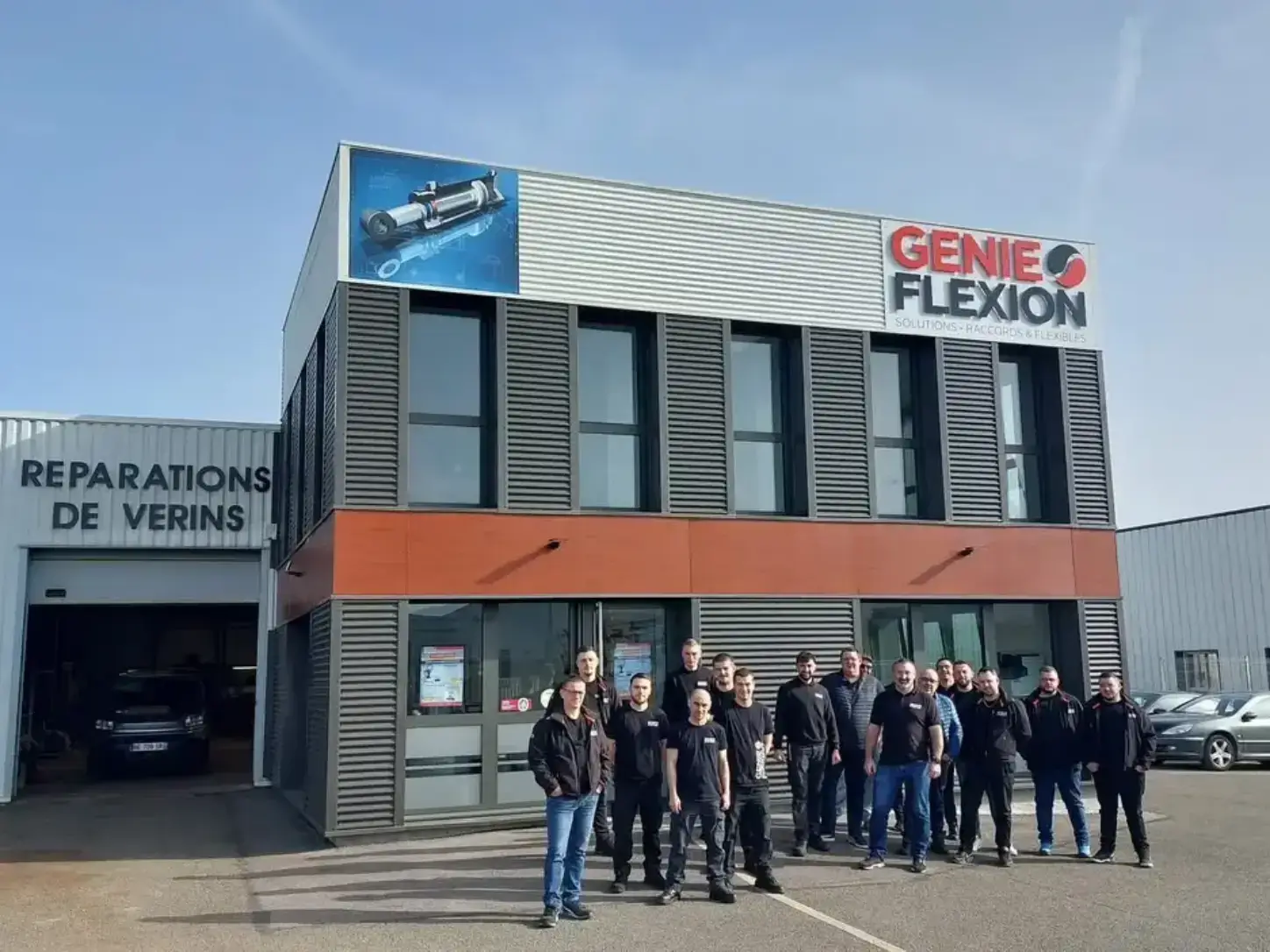Équipe Genie Flexion devant une agence